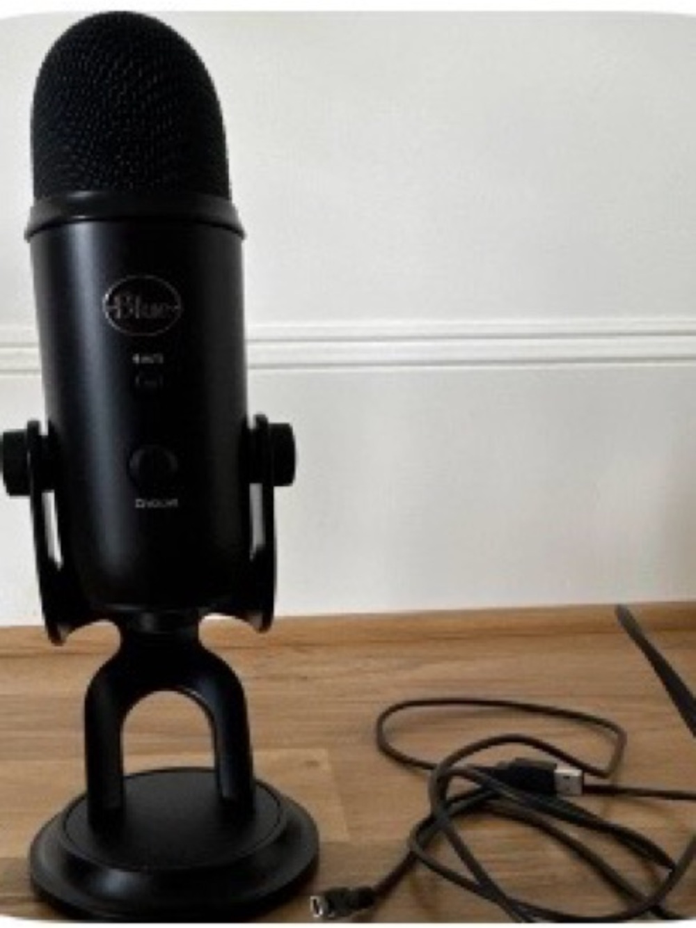 Yeti USB Microphone - Black - Professional Desktop Mic